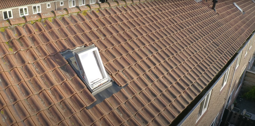 Stikstof absorberende dakpannen met als doel het verbeteren van de leefomgeving. Toegepast op de Meidoornstraat en Burgemeester van Ordenstraat in Zaandam.