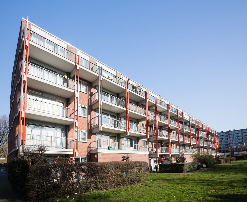 Mutatiewerkzaamheden, op adresniveau: nieuwe keukenblokken en divers herstelwerk; van wandtegels en wastafels vervangen tot en met het plaatsen van een nieuwe binnendeur of wandcontactdoos.