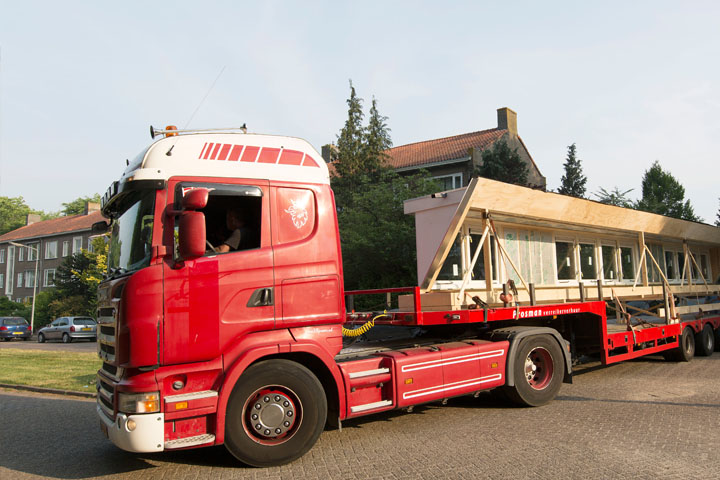 Dak- gevel en vloeren van de woningen zijn geïsoleerd en het vaste glas is vervangen door HR++ glas. De nieuwe dakkapellen zijn prefab aangeleverd en geplaatst.