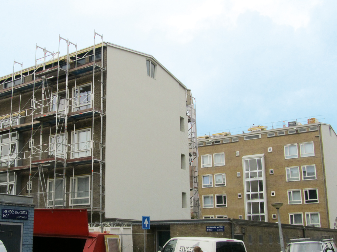 Tijdens het bezoek aan de modelwoning konden de bewoners vragen stellen en hun wensen kenbaar maken. Een team van Logchies en Stadgenoot is bij bewoners thuis op bezoek geweest om uit te leggen wat de werkzaam-heden precies inhouden.